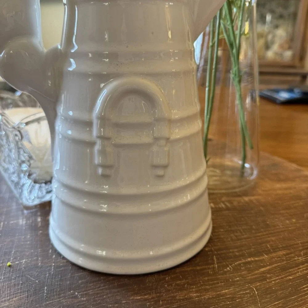 Williams Sonoma White Cat Pitcher Made in Italy Novelty Cottage Granny Core 9”